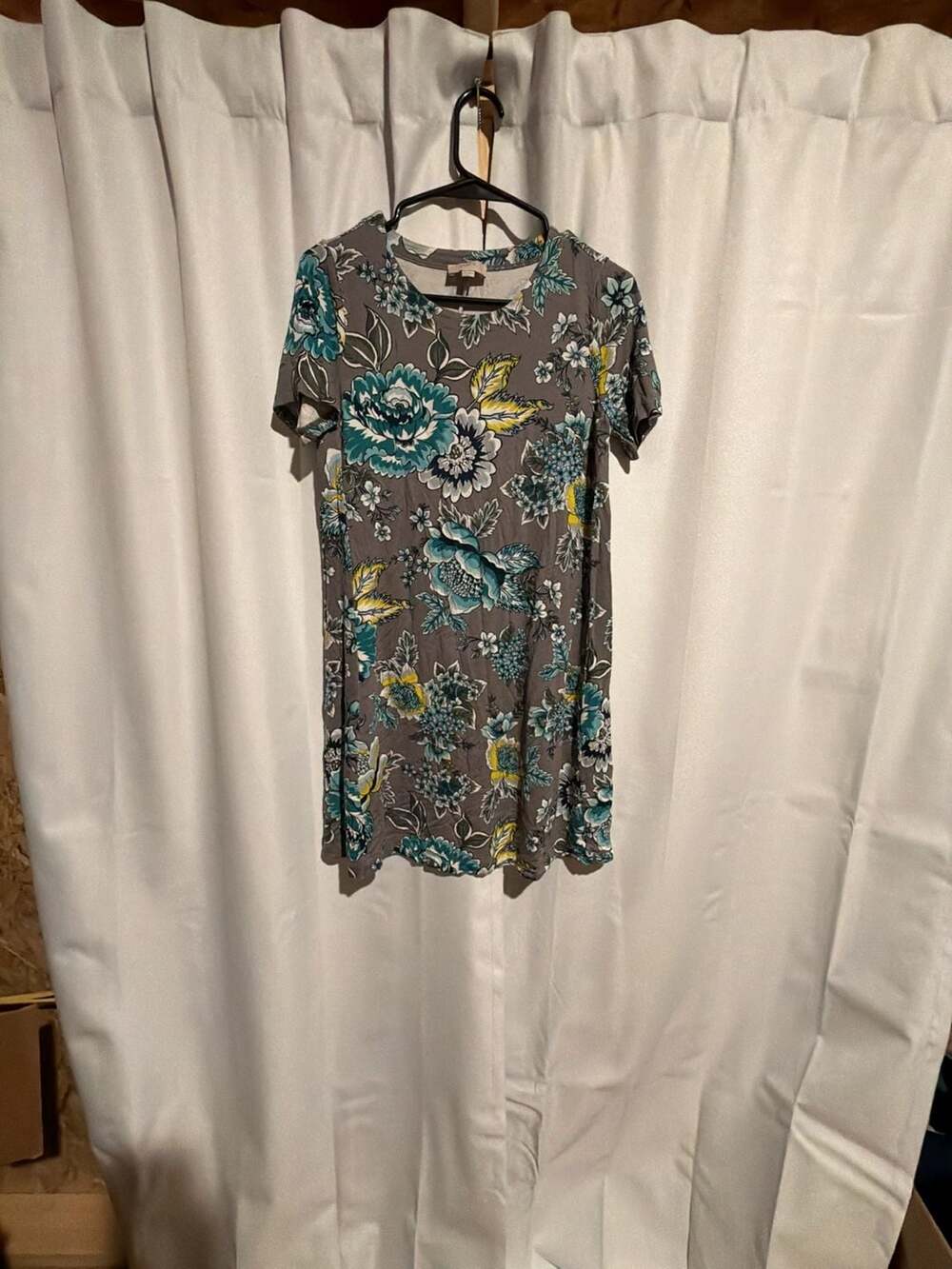 LOFT Outlet Petite Gray Floral Short Sleeve Crew Neck T-Shirt Dress